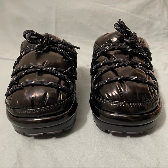 UGG Slide - Picture 1 of 6